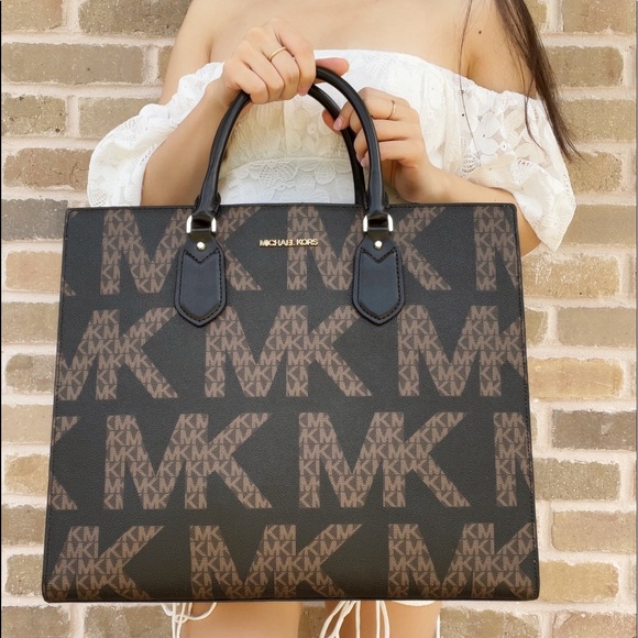 Michael Kors Convertible Bag💕Gaby’sBags - Picture 2 of 4